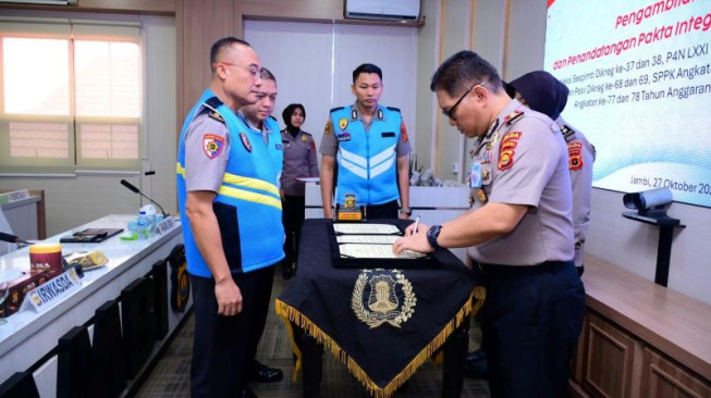 Polda Jambi Ikuti Pengambilan Sumpah dan Penandatanganan Pakta Integritas Seleksi Pendidikan Pengembangan Polri
